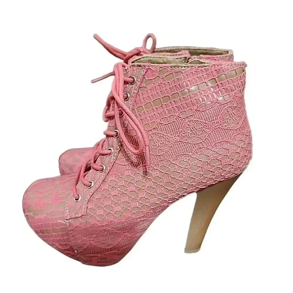 "Peachy Perfection: Charlotte Russe Lace Booties - Size 6" - Picture 6 of 15